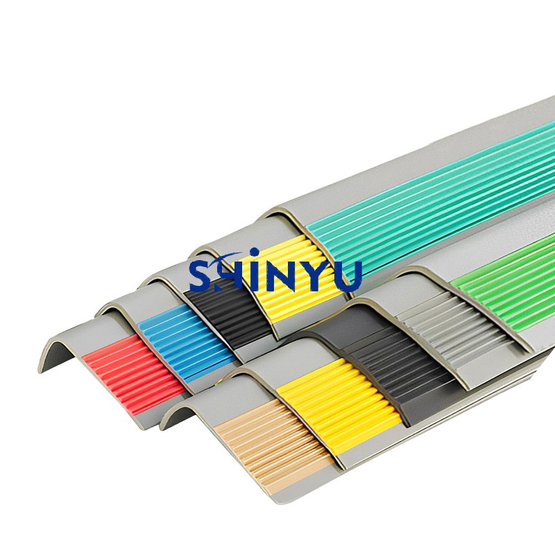 Противоскользящий кант для лестниц Shinyu Plastic