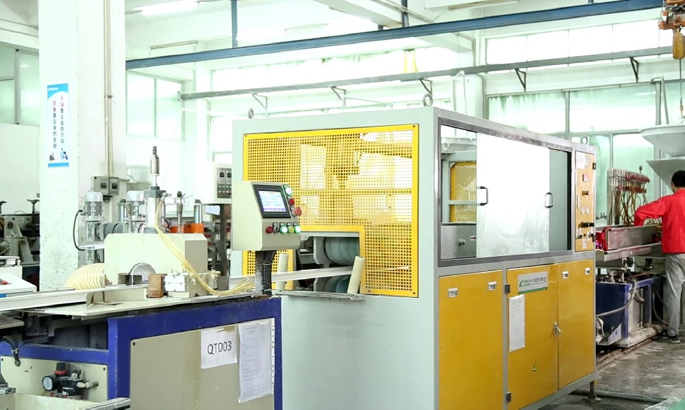 Экструдер для пластика Shinyu Plastic Products Co., Ltd.