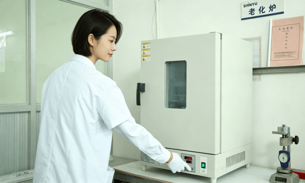 Испытание на температуростойкость Shinyu Plastic Products Co., Ltd.